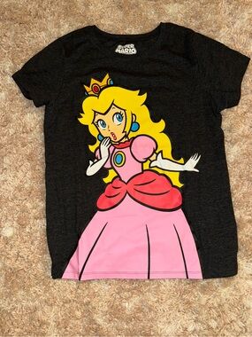 Nintendo Princess Peach Graphic Tee